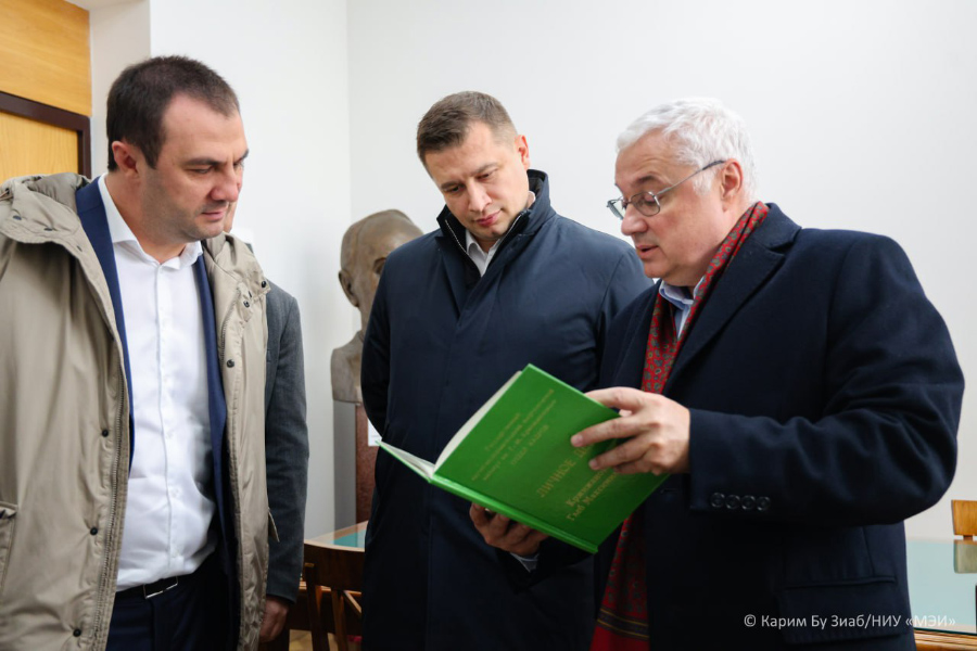 Директор Департамента координации деятельности образовательных организаций Минобрнауки России посетил МЭИ