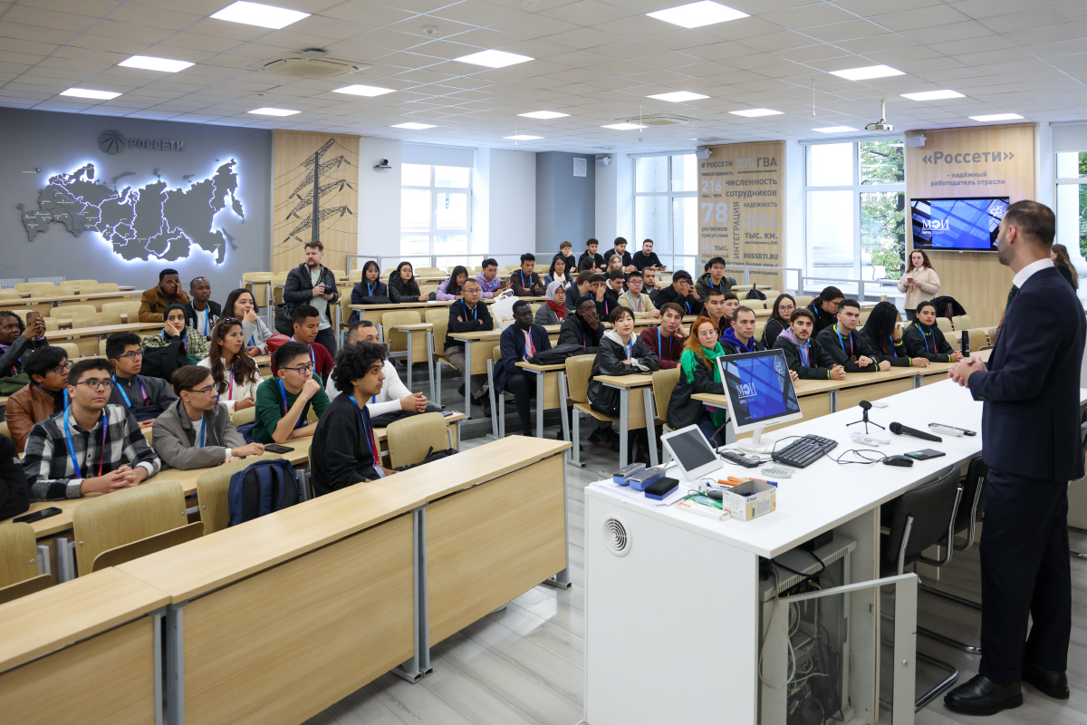 НИУ «МЭИ» посетили иностранные студенты и аспиранты — участники Global HackAtom