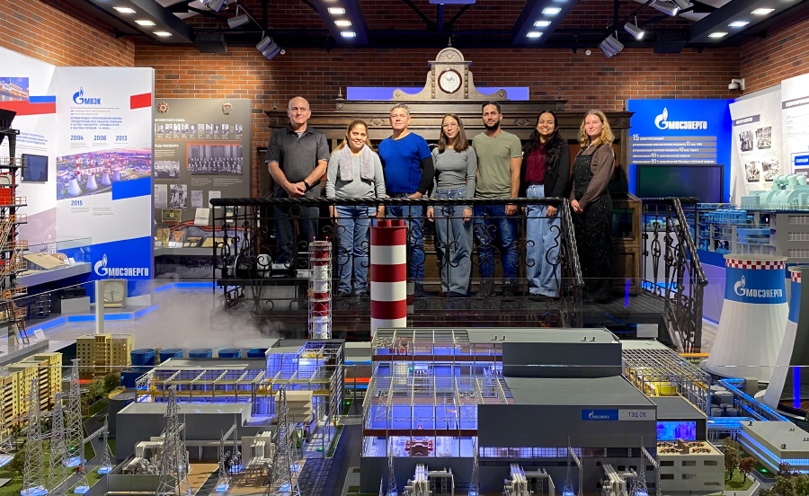 Специалисты из Республики Куба, обучающиеся в НИУ «МЭИ», посетили музей ПАО «Мосэнерго»