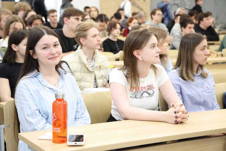 В НИУ «МЭИ» прошла встреча с политологом Дмитрием Евстафьевым